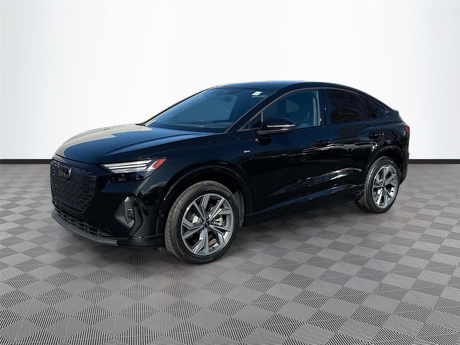 Certified 2023 Audi Q4 e-tron Prestige w/ Black Optic Package image 3