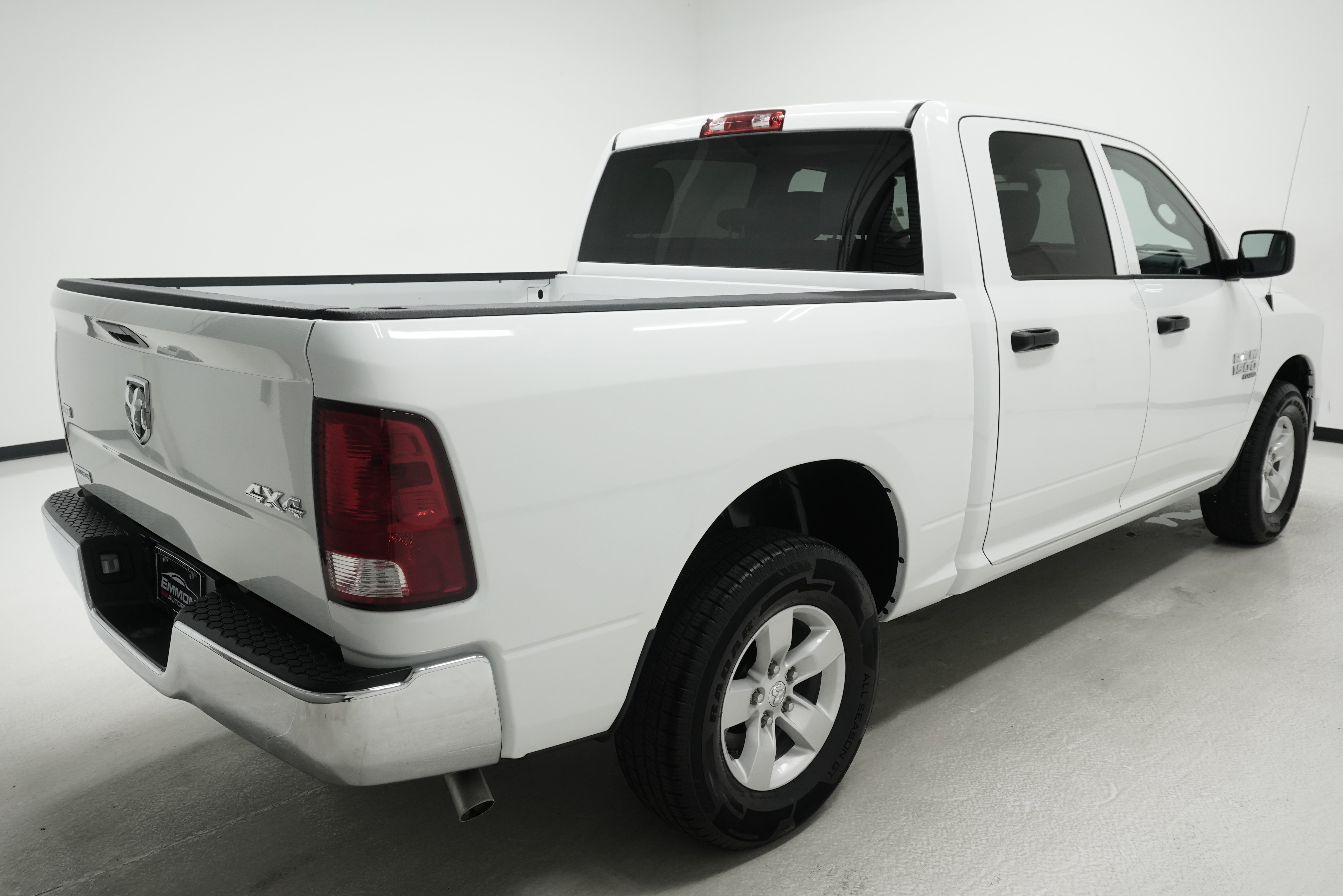 Used 2023 RAM 1500 Classic SLT w/ Electronics Group AWD/4WD image 4