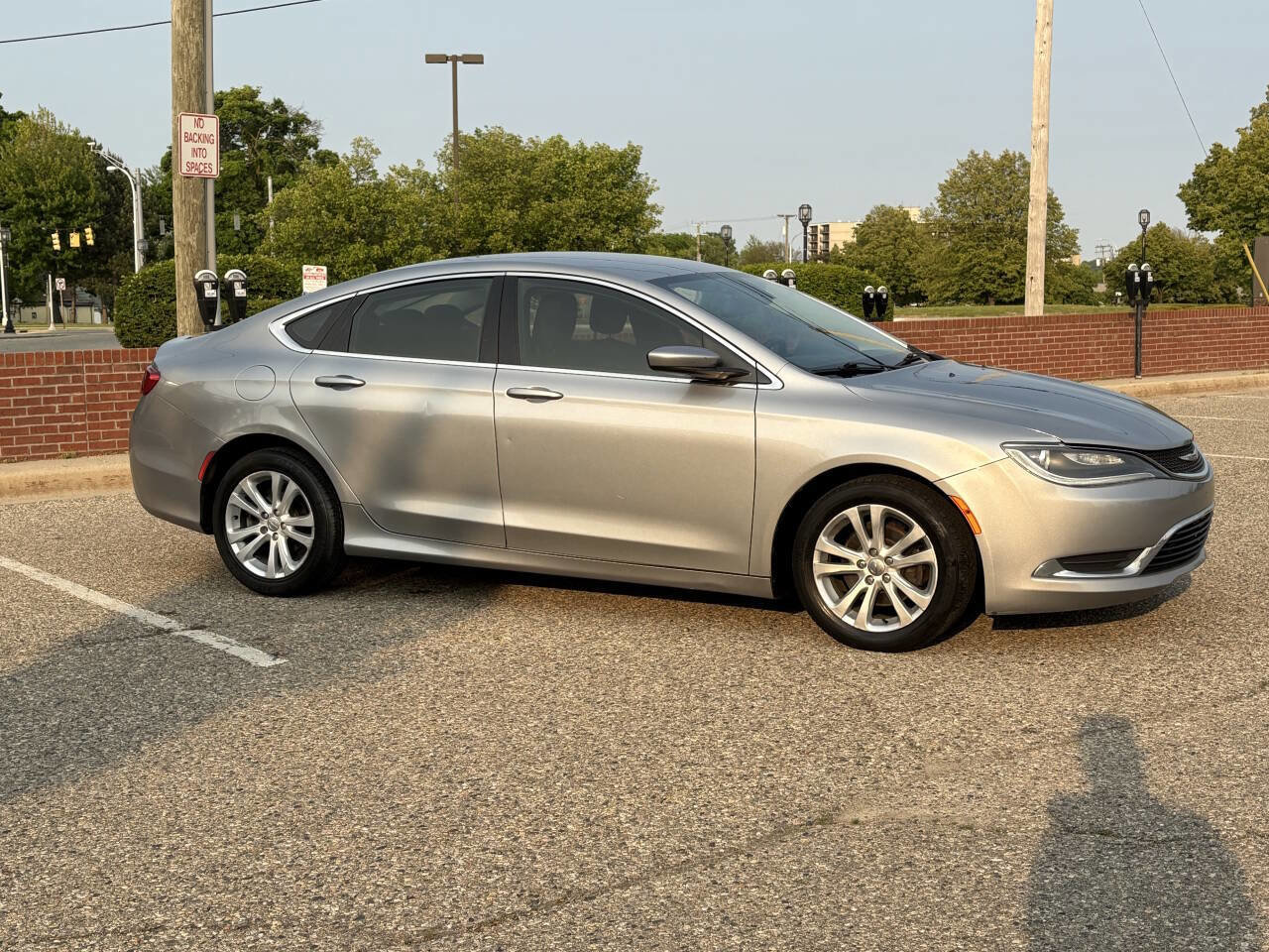 Used 2015 Chrysler 200 Limited w/ Convenience Group image 1