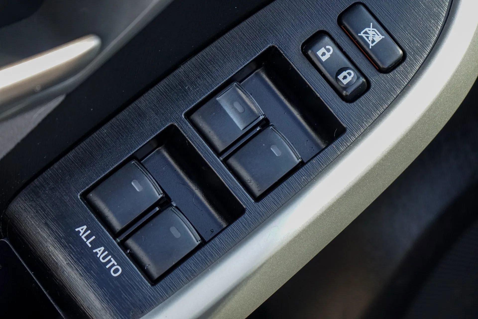 Used 2015 Toyota Prius Two image 28