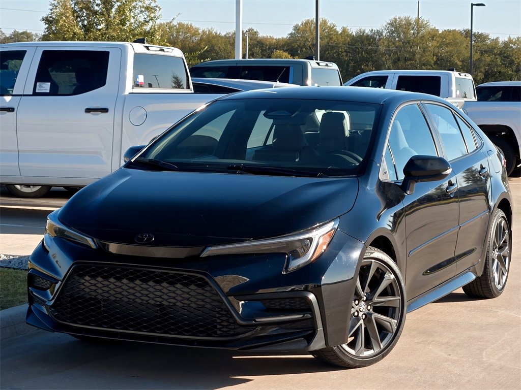 Used 2025 Toyota Corolla SE image 2