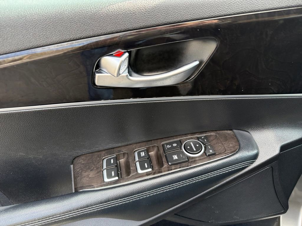 Used 2017 Kia Sorento FWD image 12