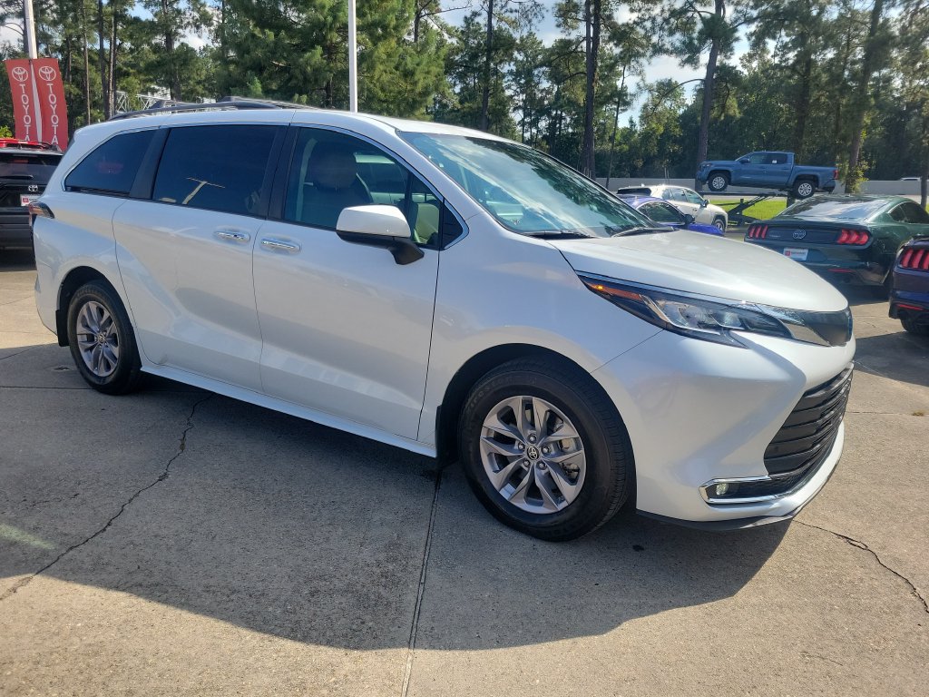 Used 2022 Toyota Sienna XLE FWD image 9