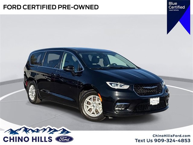 Used 2023 Chrysler Pacifica Touring-L