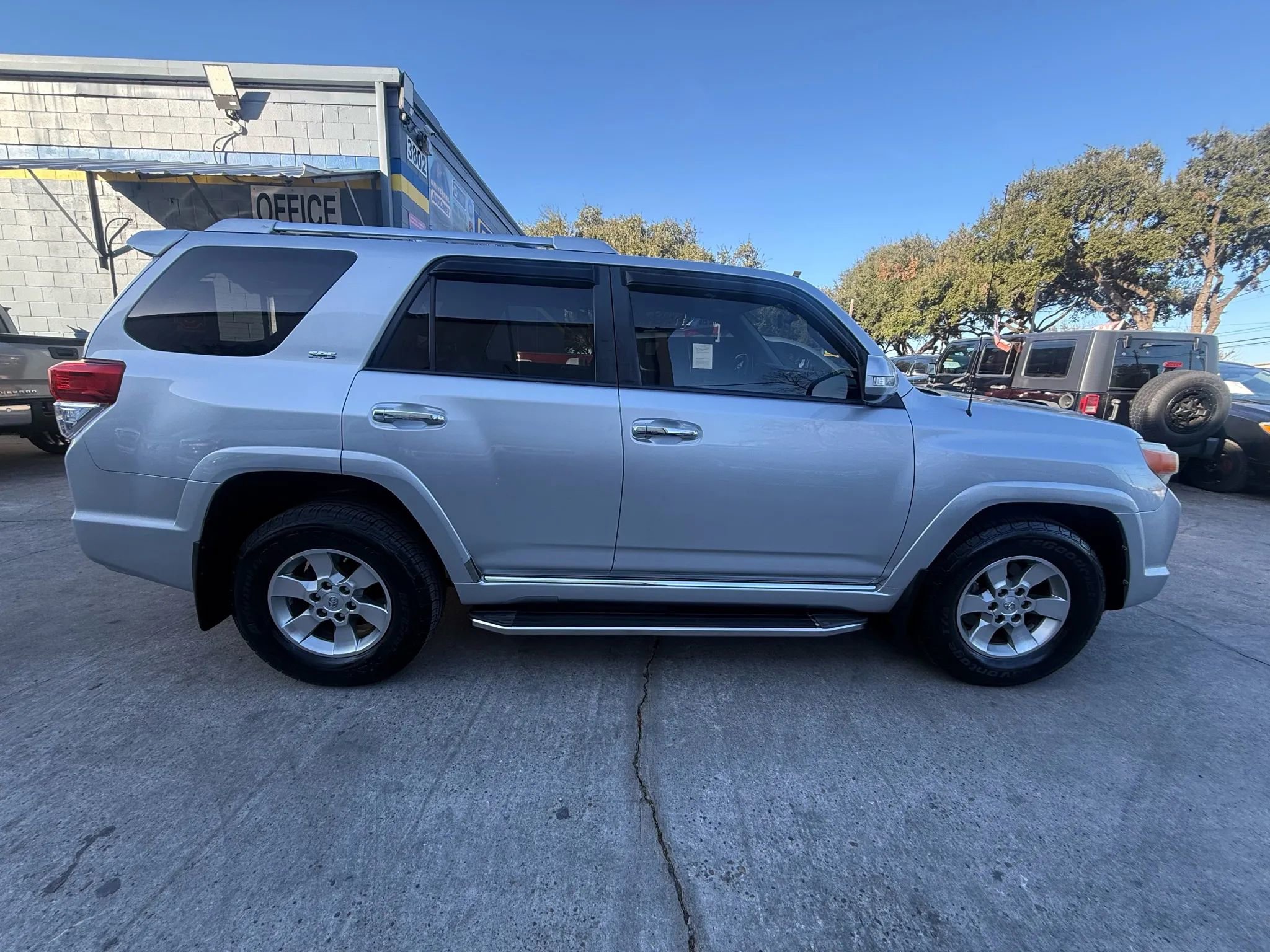 Used 2013 Toyota 4Runner SR5 image 9