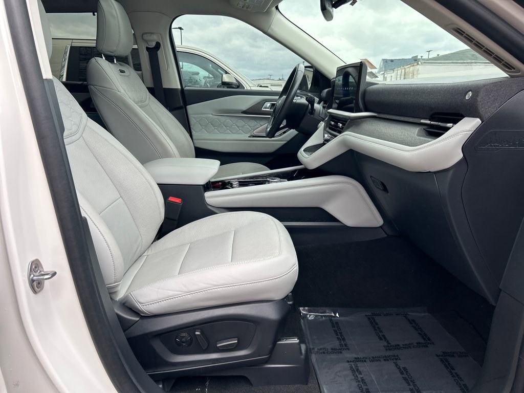 Used 2025 Ford Explorer Platinum w/ Ultimate Package image 30