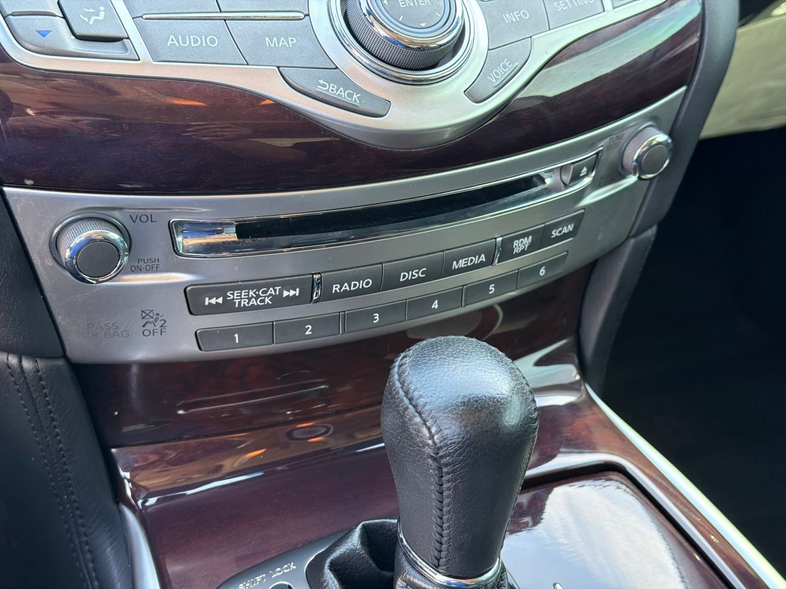 Used 2019 INFINITI Q70 Luxe w/ Proactive Package RWD image 26