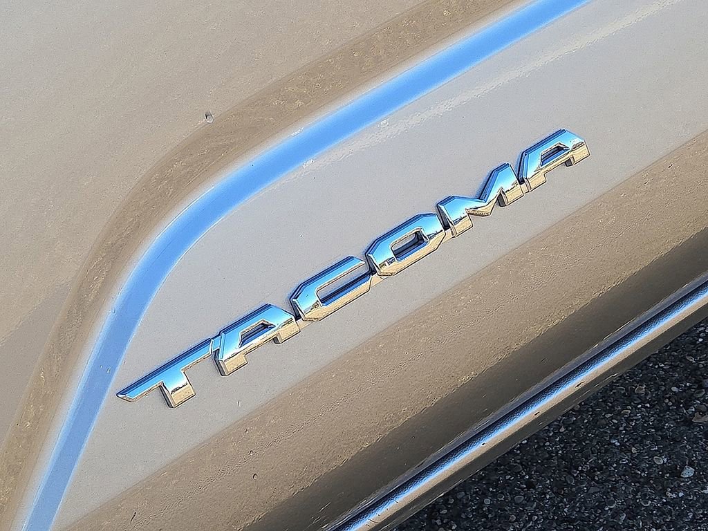 Used 2025 Toyota Tacoma SR5 image 11