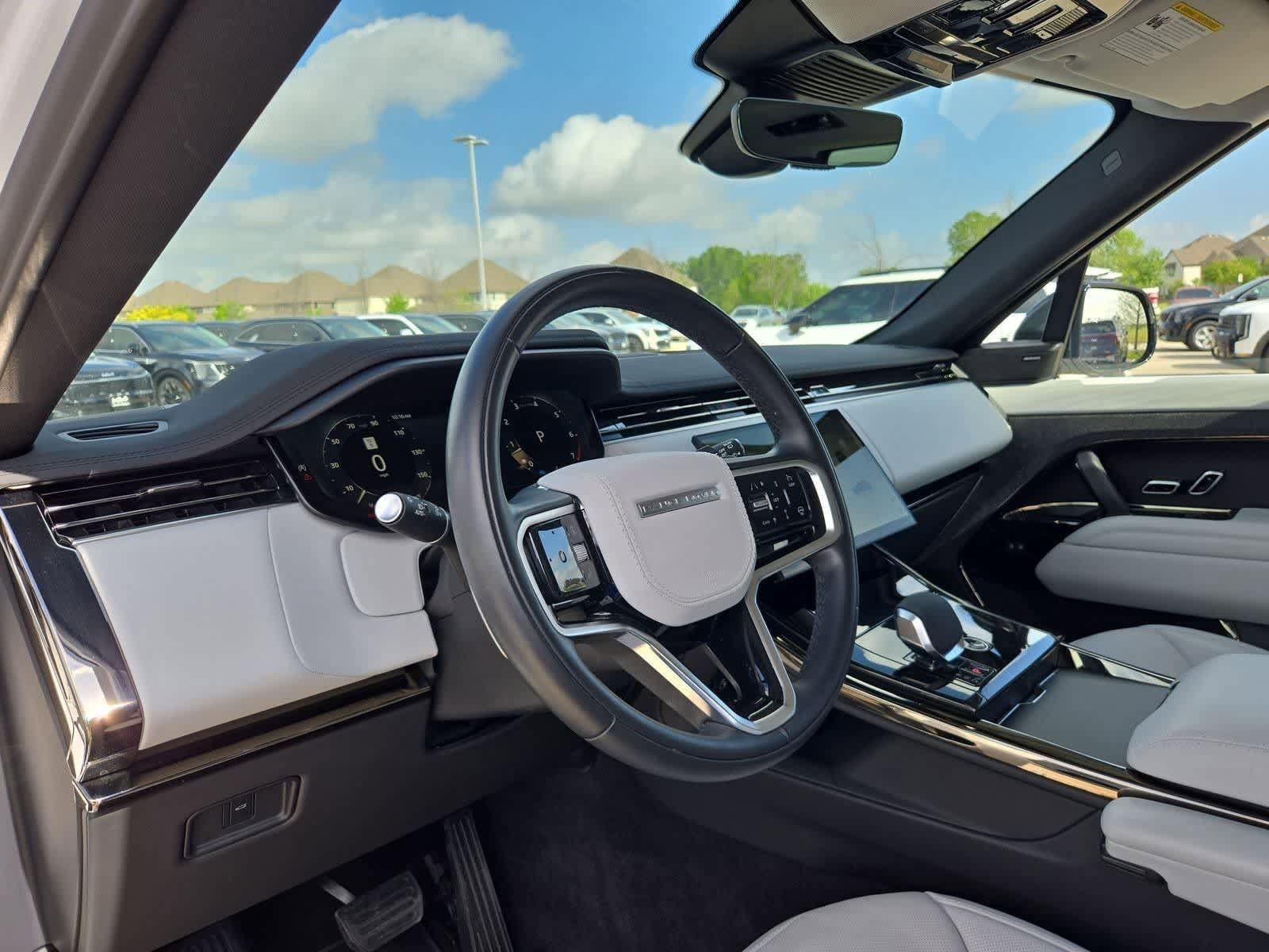 Used 2024 Land Rover Range Rover Sport SE image 2