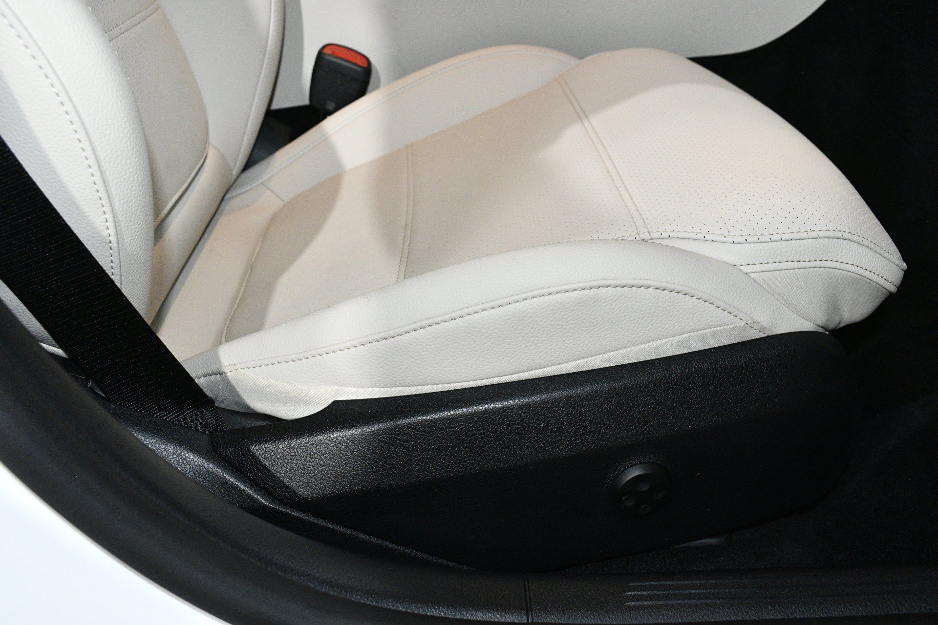 Used 2023 Mercedes-Benz C 300 Sedan image 14
