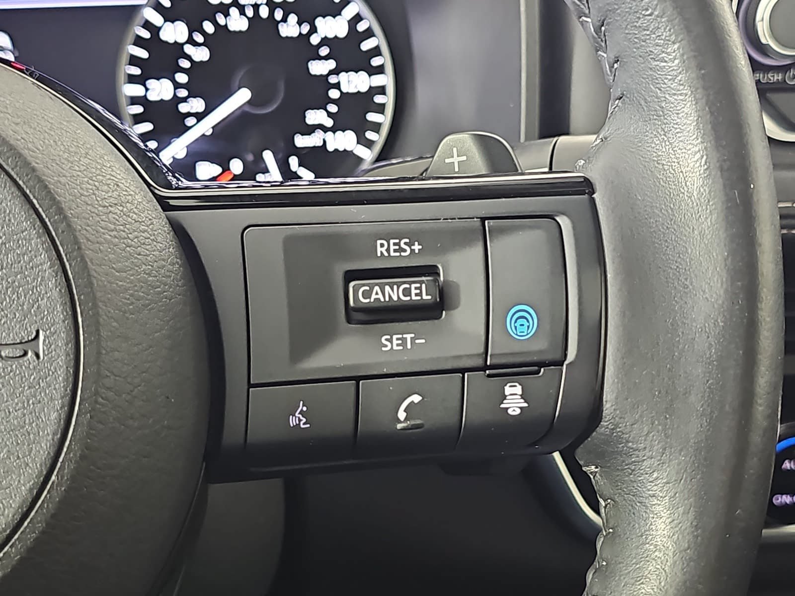 Used 2023 Nissan Rogue SV w/ SV Premium B Package FWD image 18