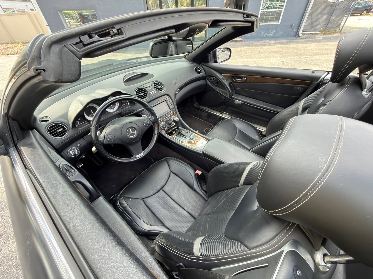 Used 2011 Mercedes-Benz SL 550 image 18
