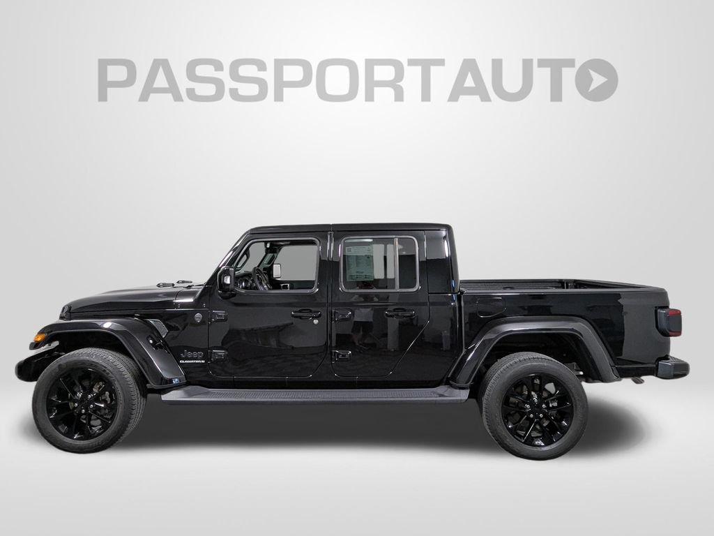 Used 2023 Jeep Gladiator Overland AWD/4WD image 2