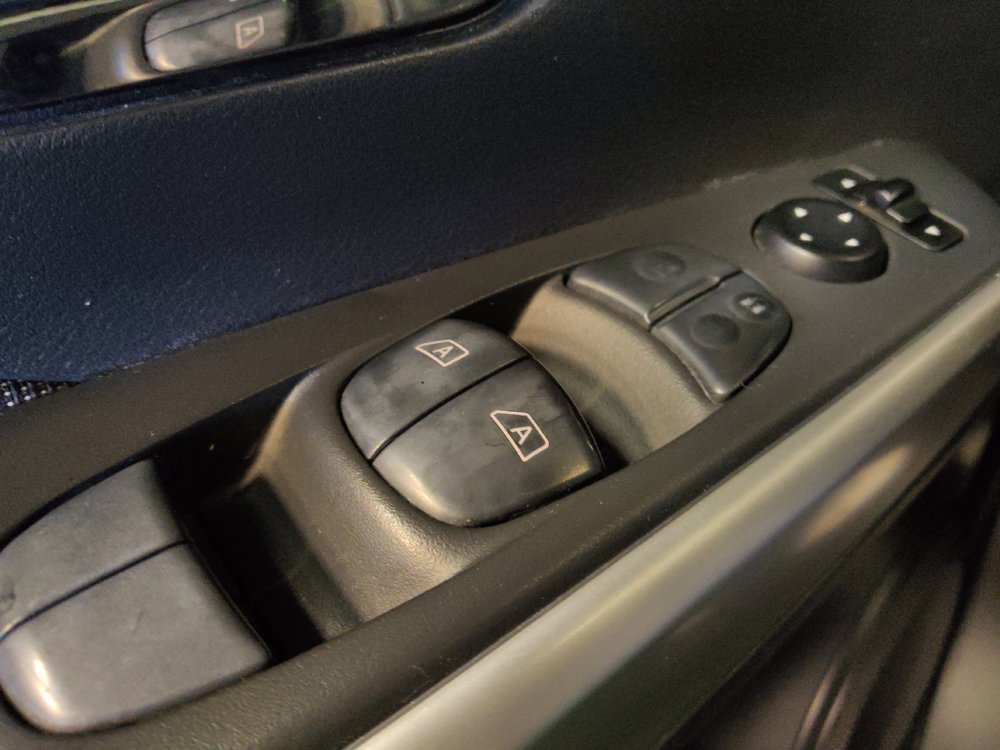 Used 2018 Nissan Kicks SV FWD image 27