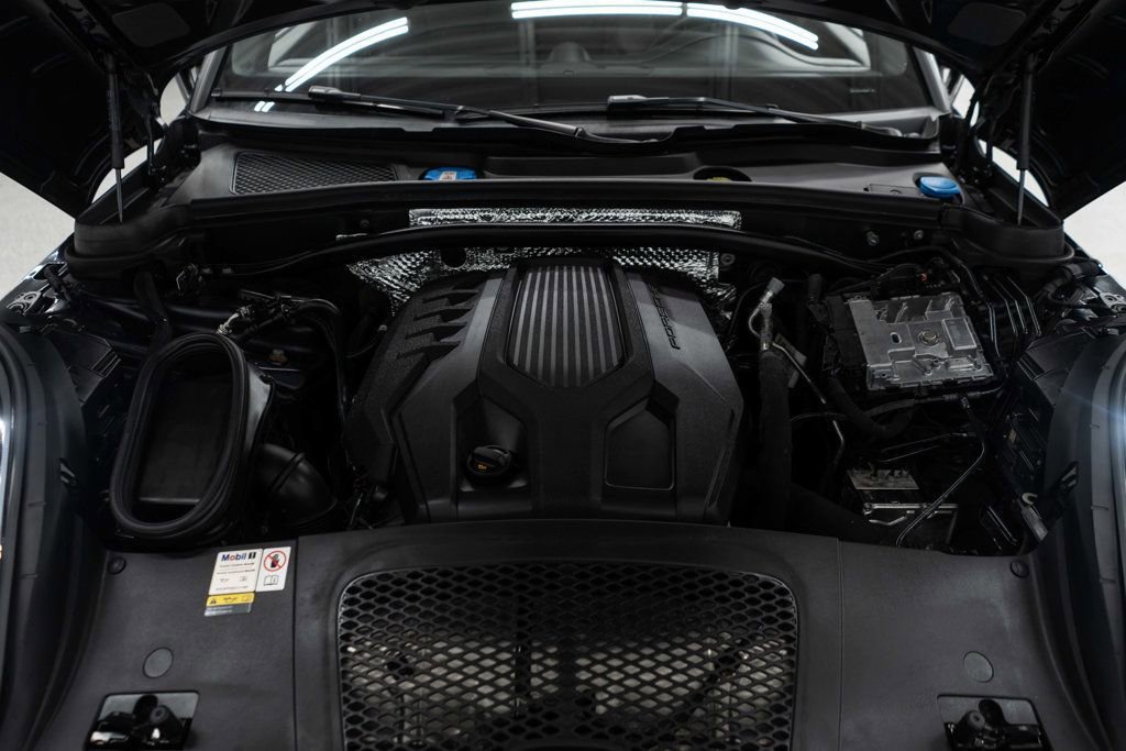 Used 2023 Porsche Macan Turbo image 39