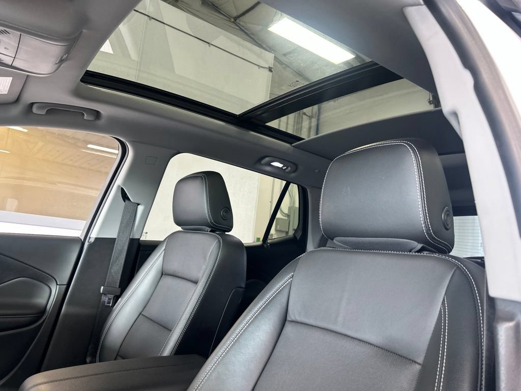 Used 2023 GMC Terrain SLT AWD/4WD image 6