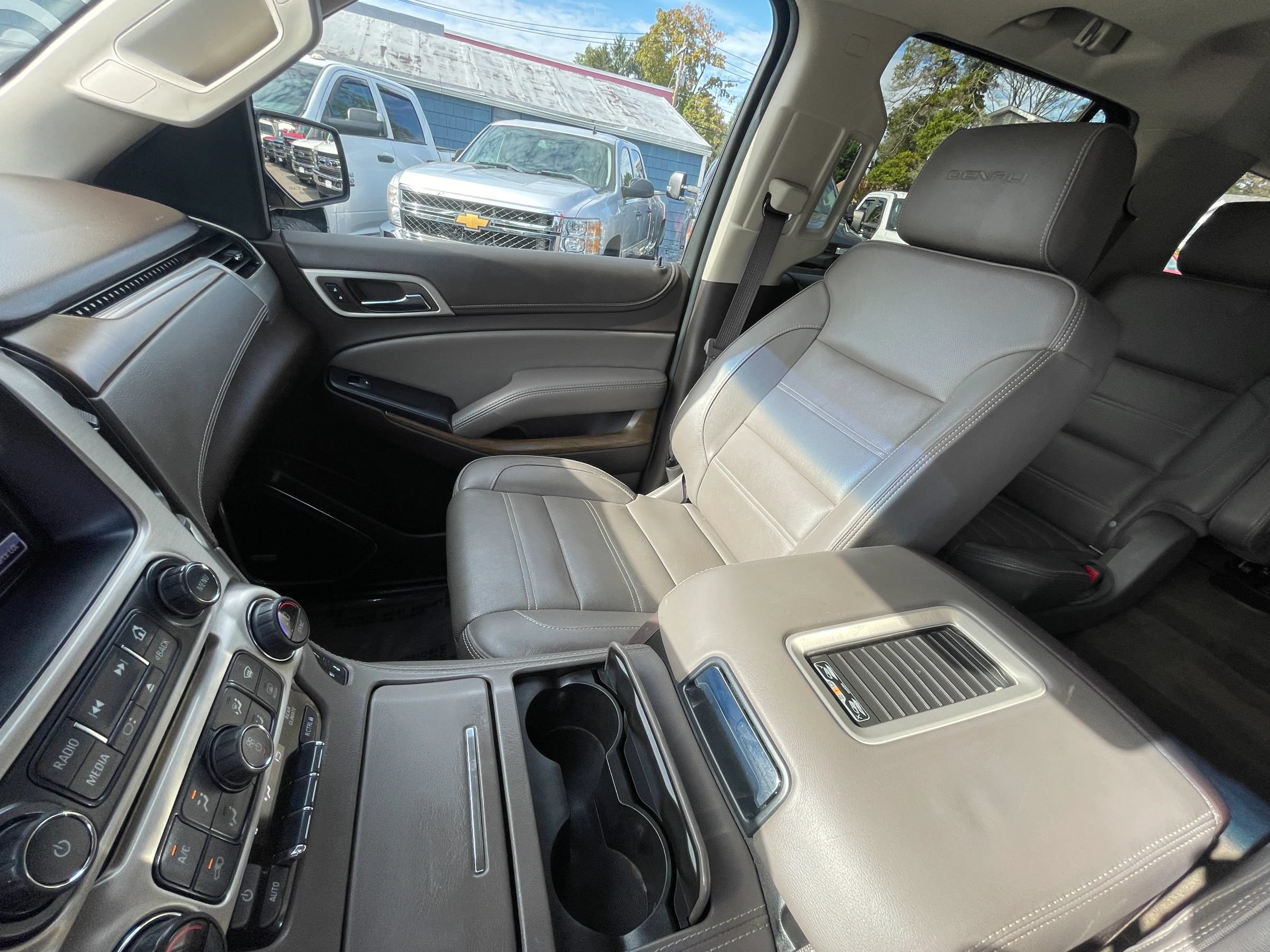 Used 2018 GMC Yukon Denali w/ Open Road Package AWD/4WD image 17