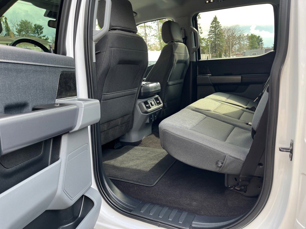 Used 2022 Ford F150 Lightning XLT image 10