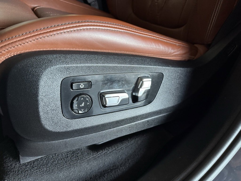 Used 2023 BMW X7 xDrive40i w/ Premium Package image 22