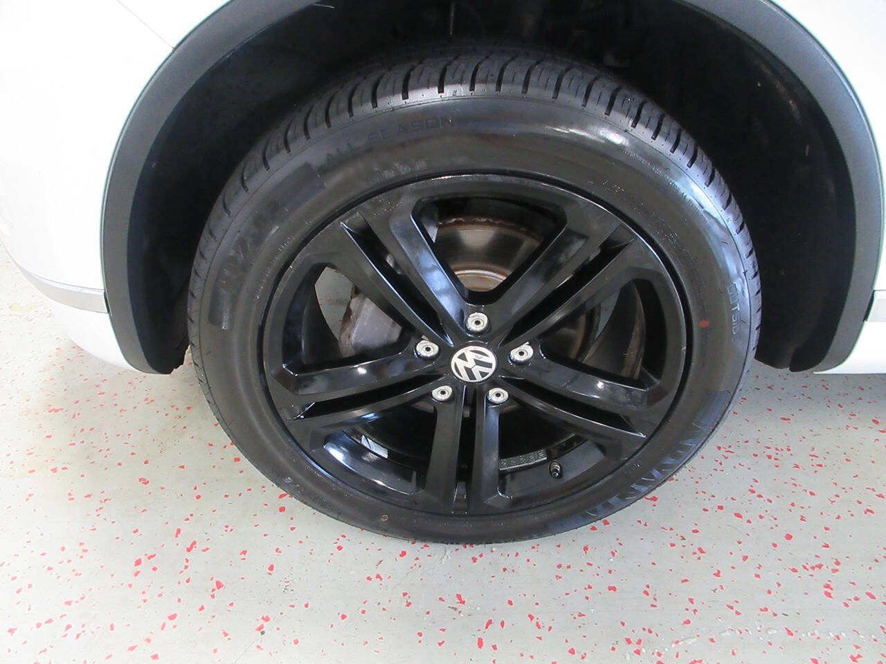 Used 2017 Volkswagen Touareg Wolfsburg Edition AWD/4WD image 18