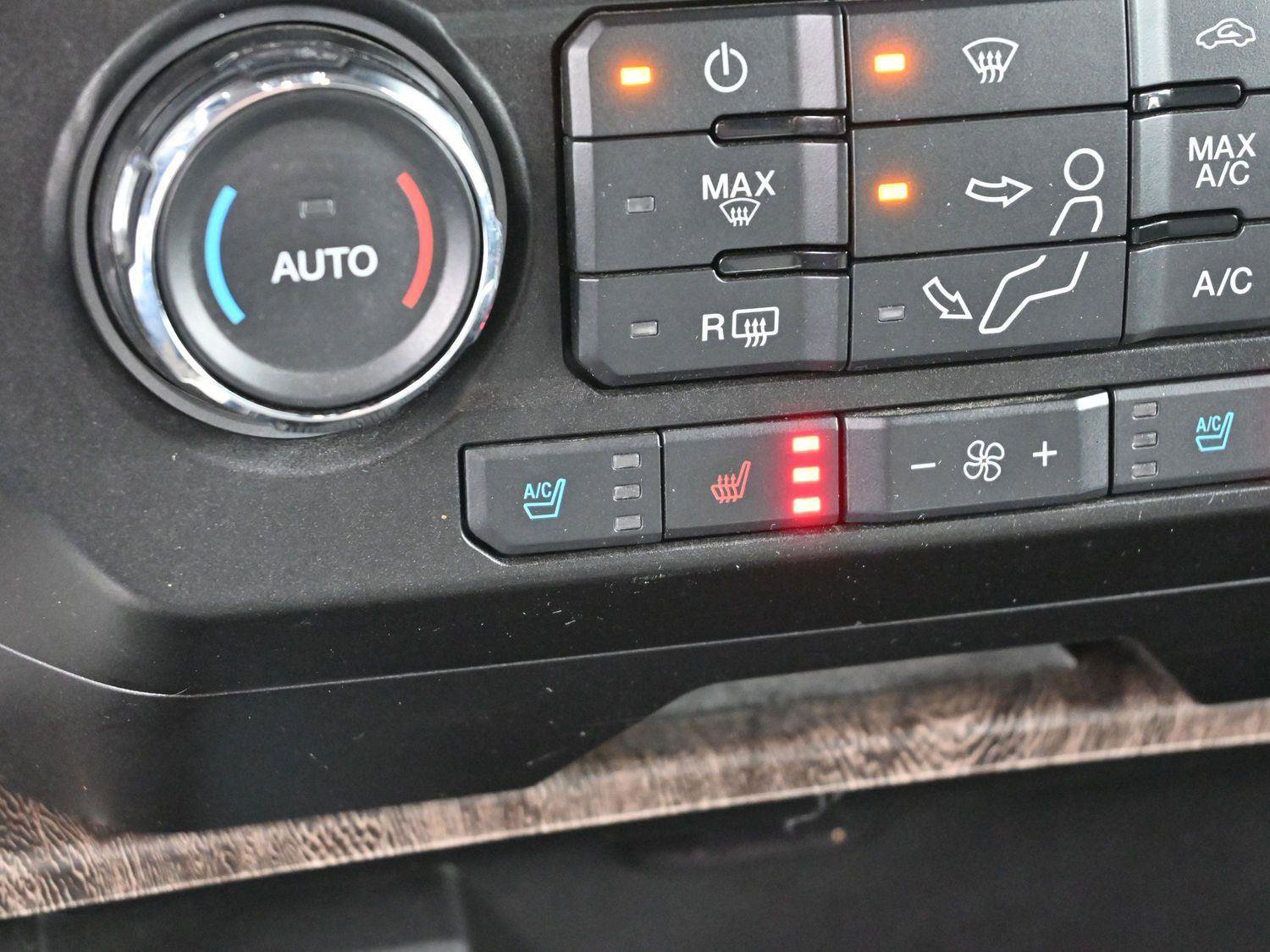 Used 2019 Ford F250 Lariat w/ Chrome Package image 26