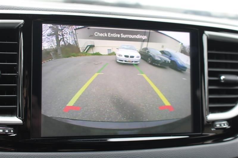 Used 2024 Chrysler Pacifica Touring image 20