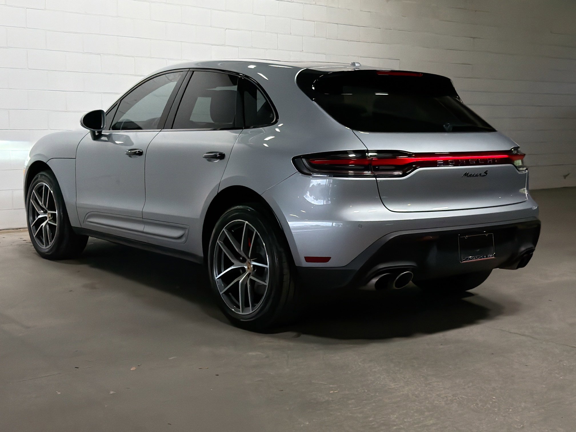 Certified 2022 Porsche Macan S AWD/4WD image 3