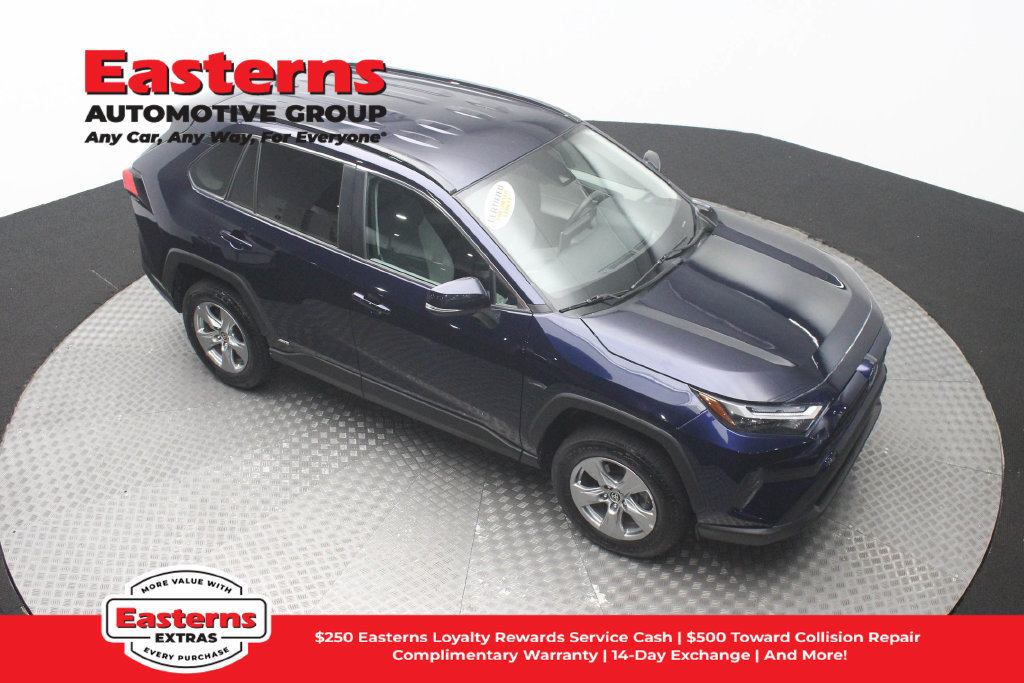 Used 2024 Toyota RAV4 XLE AWD/4WD image 4