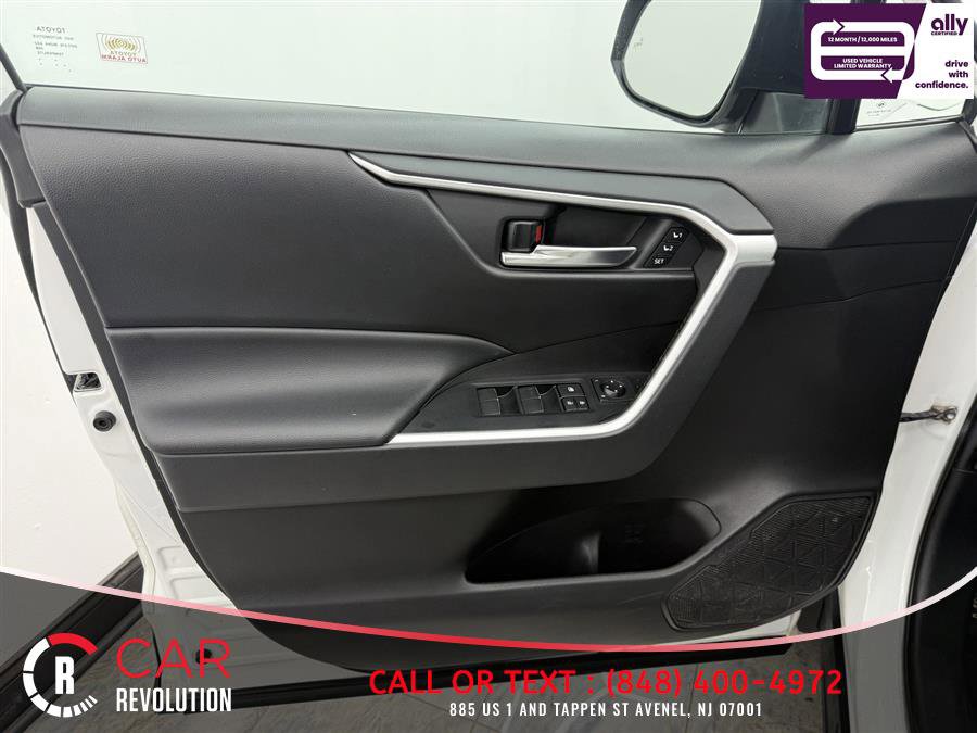 Used 2021 Toyota RAV4 XLE Premium AWD/4WD image 27