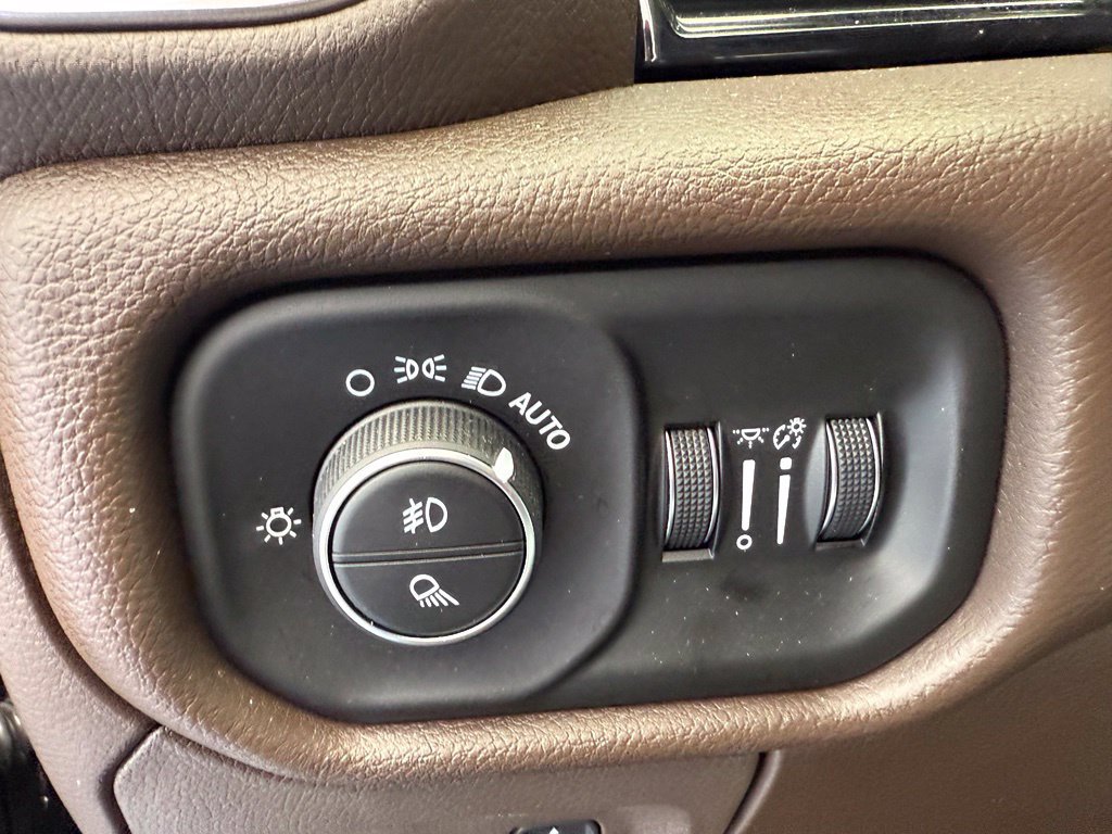 Used 2026 RAM 1500 Laramie w/ Advanced Safety Group II AWD/4WD image 17