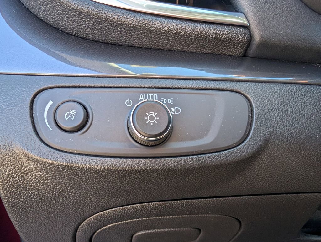 Used 2021 Buick Encore Preferred AWD/4WD image 26