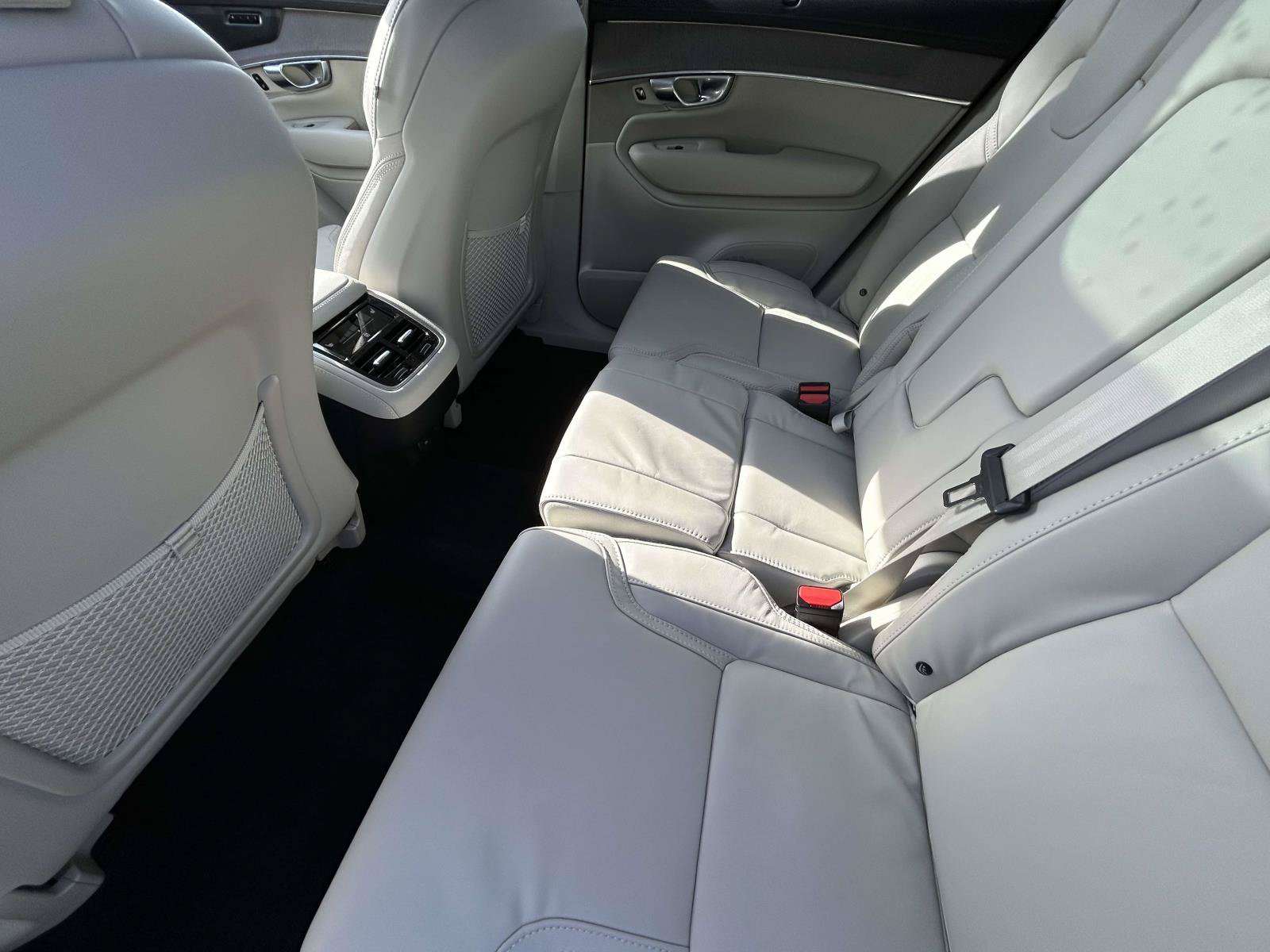 New 2026 Volvo XC90 B6 Ultra w/ Protection Package AWD/4WD image 12