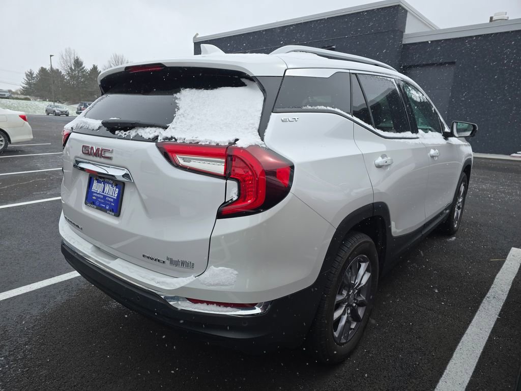 Used 2022 GMC Terrain SLT w/ Tech Package image 3