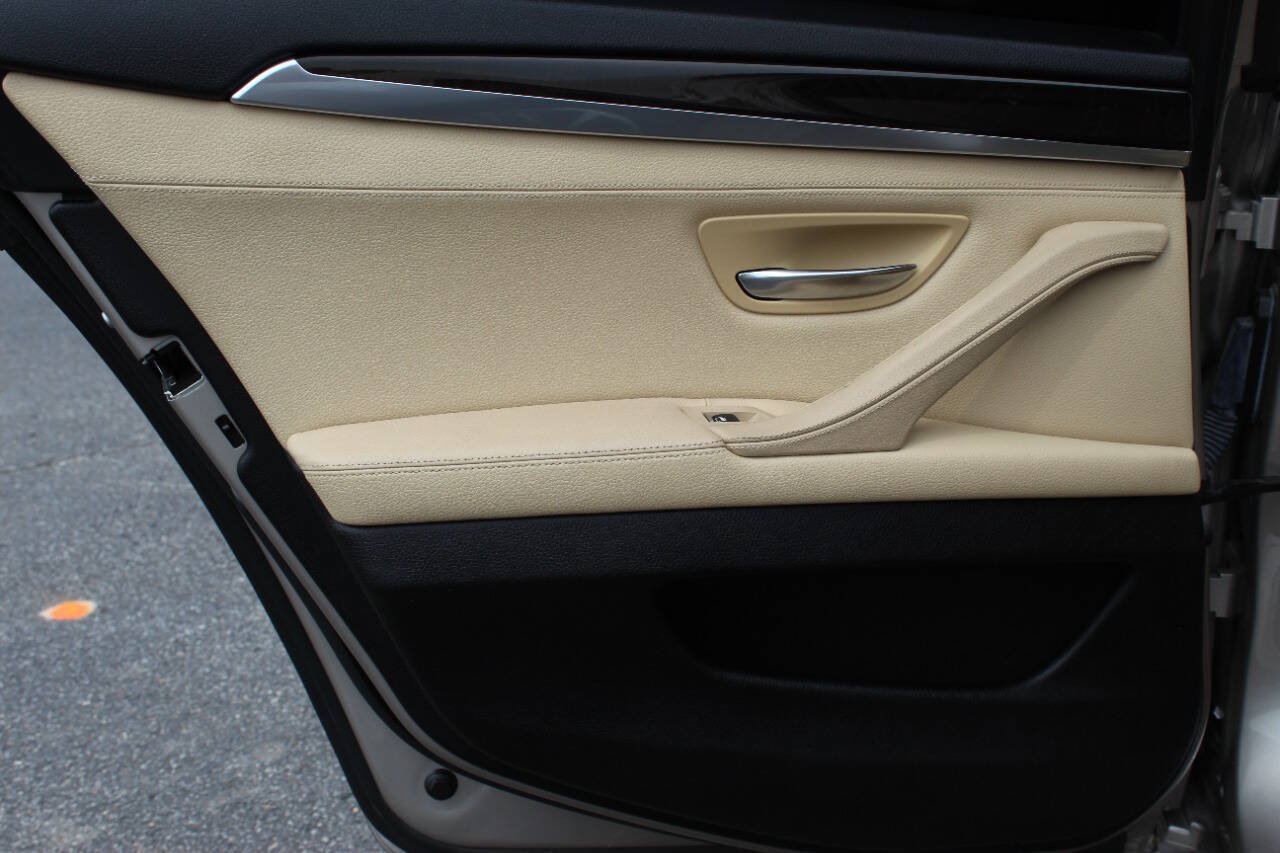 Used 2016 BMW 528i Sedan RWD image 15