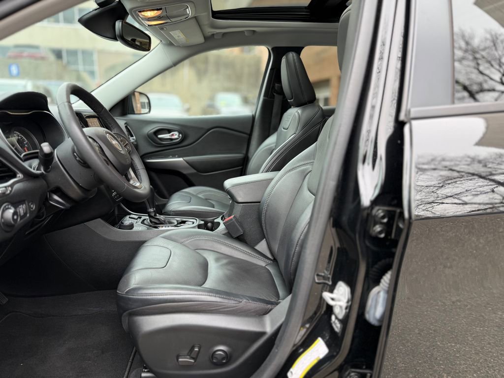 Used 2022 Jeep Cherokee Limited image 21