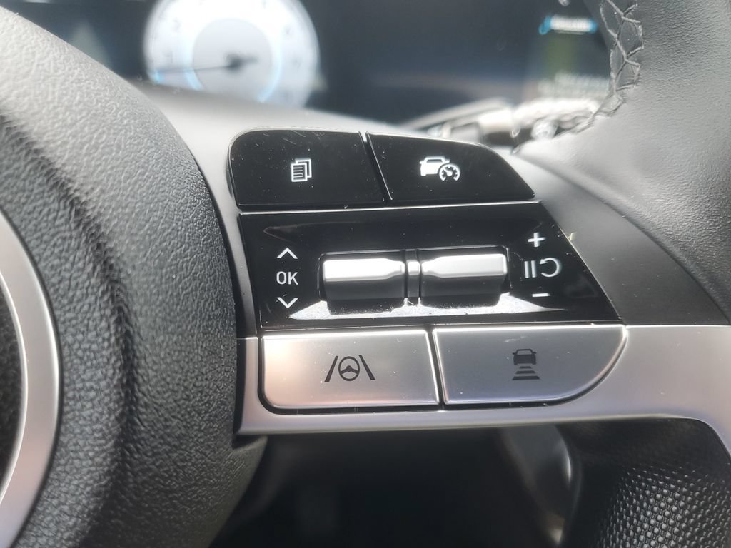 Used 2025 Hyundai Elantra Limited FWD image 34