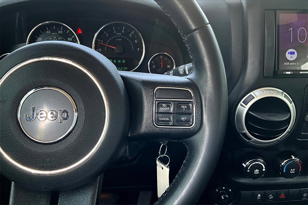 Used 2018 Jeep Wrangler Unlimited Sahara image 12