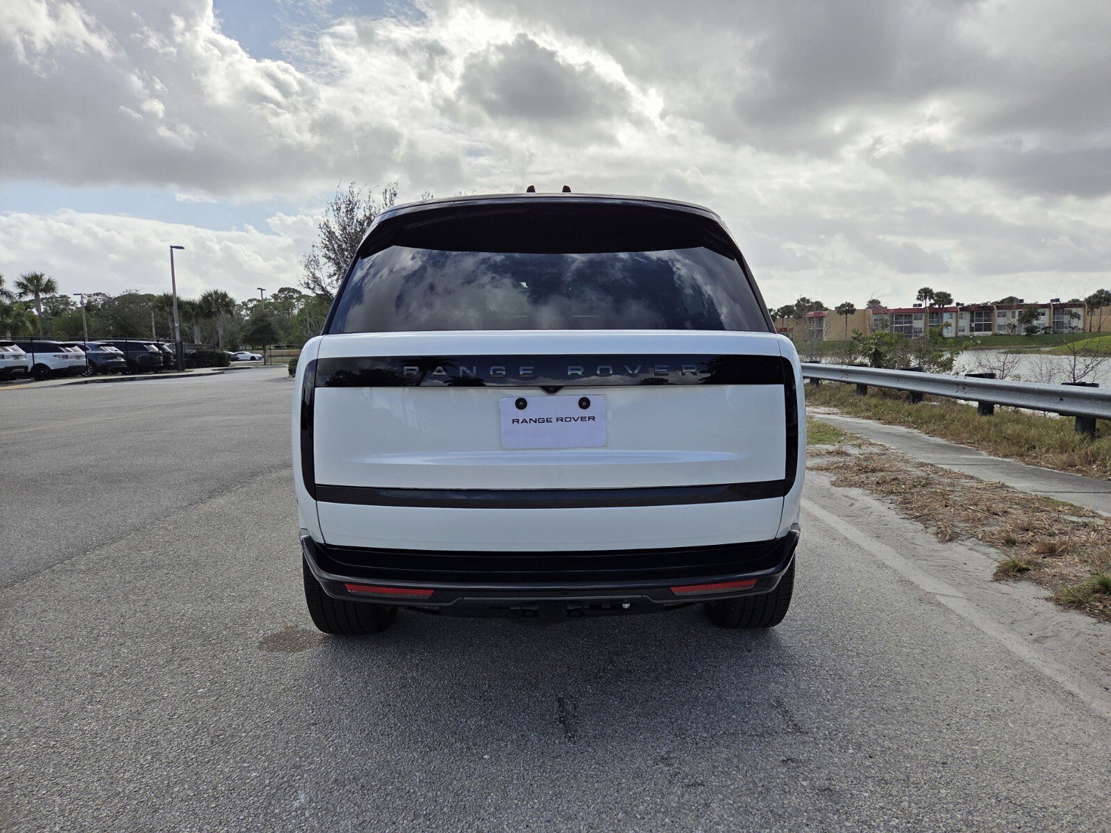 New 2025 Land Rover Range Rover Long Wheelbase SE image 6