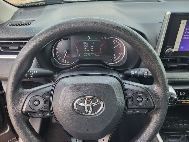 Used 2025 Toyota RAV4 XLE AWD/4WD image 14