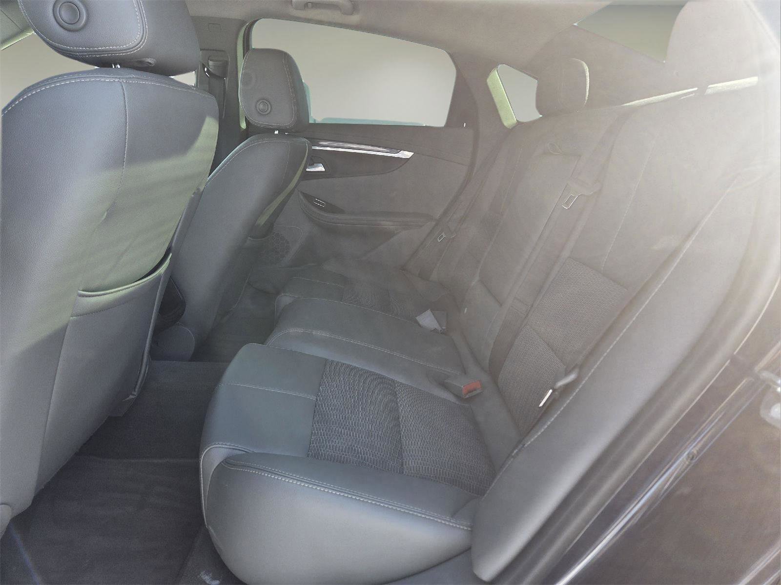 Used 2018 Chevrolet Impala LT FWD image 21