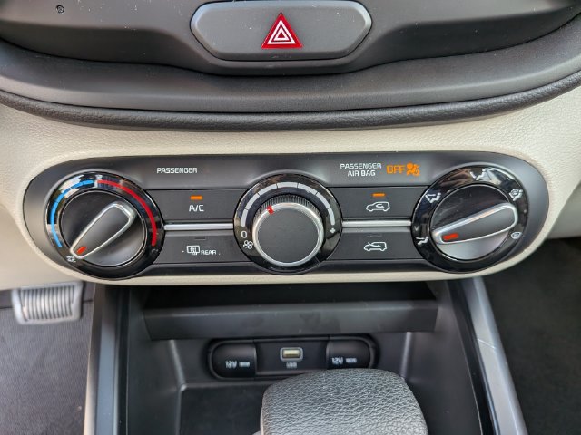 Certified 2025 Kia Soul LX w/ LX Technology Package FWD image 22