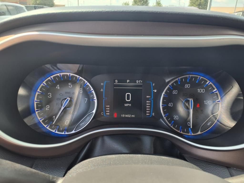 Used 2017 Chrysler Pacifica Touring-L image 11