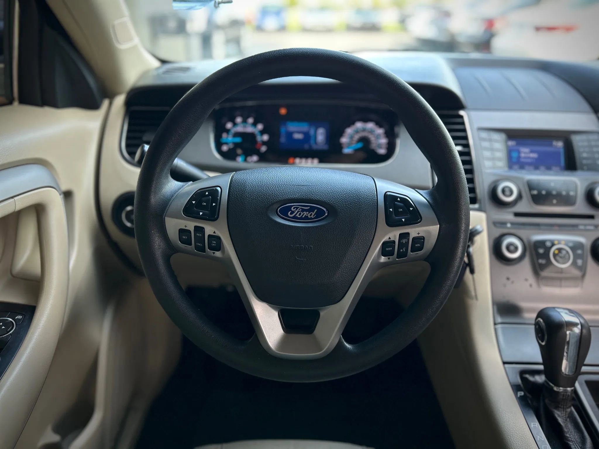 Used 2015 Ford Taurus SE image 14