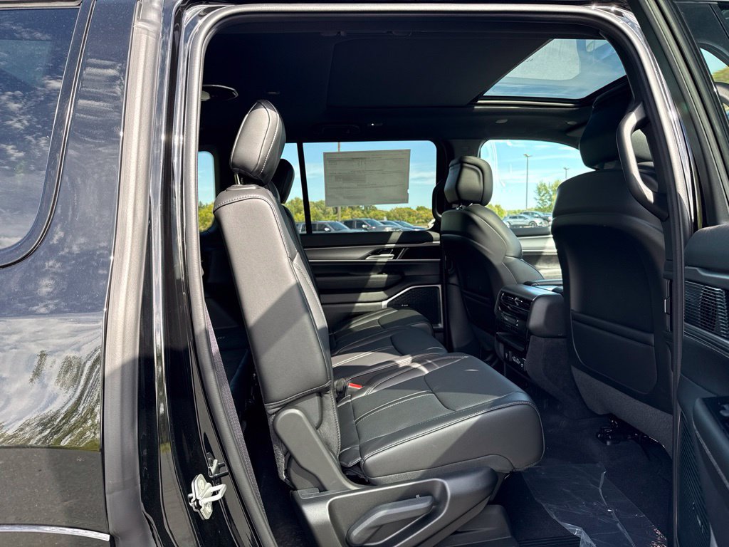 New 2026 Jeep Grand Wagoneer 4WD image 12