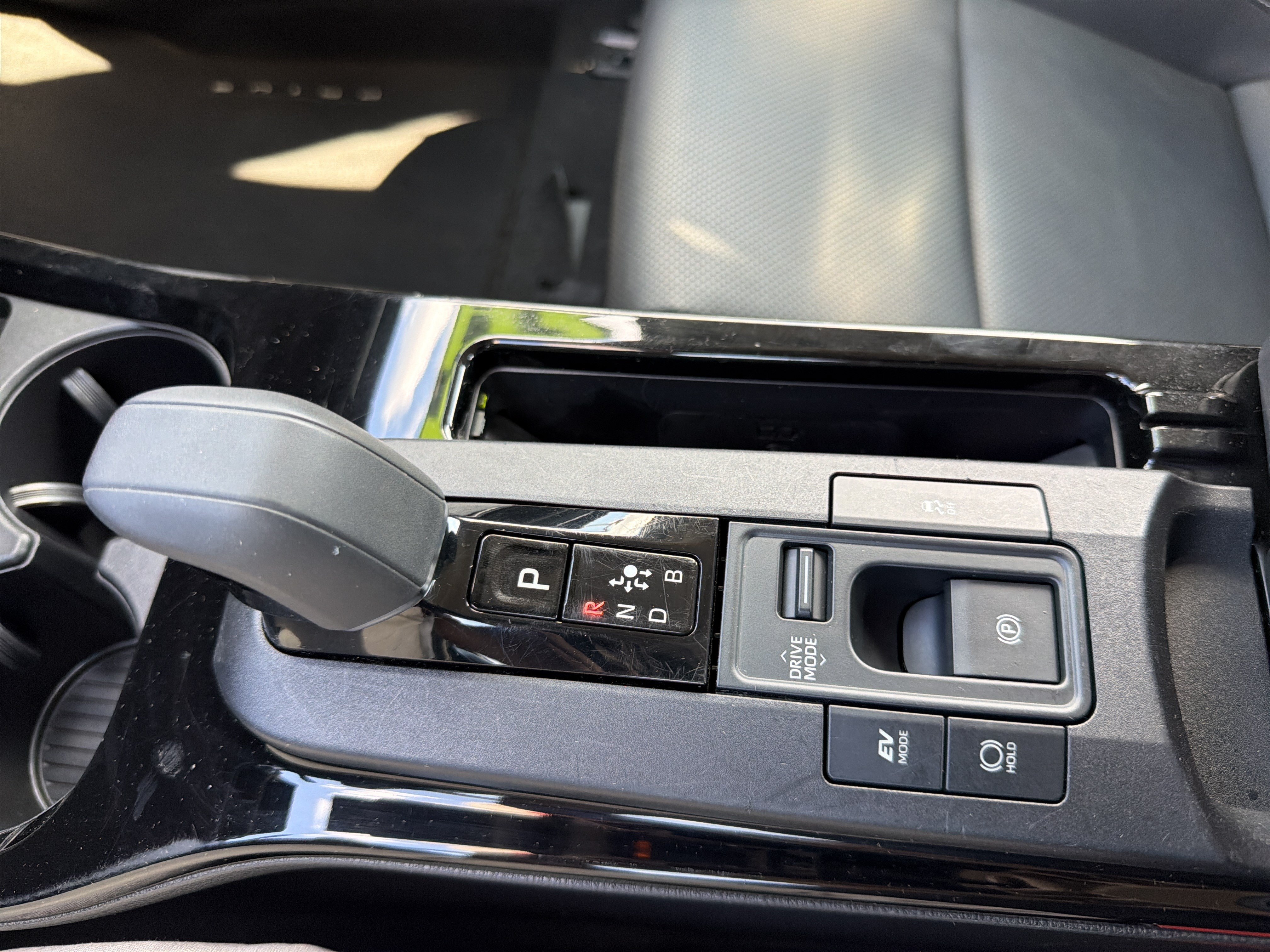 Certified 2024 Toyota Prius XLE AWD/4WD image 9