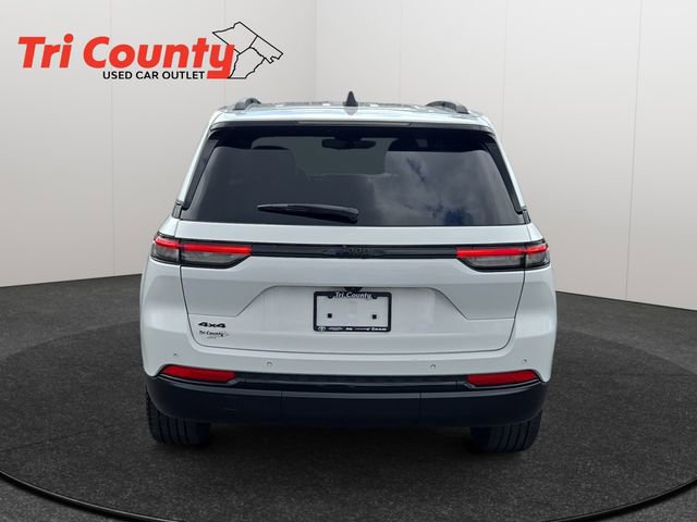 Used 2023 Jeep Grand Cherokee Altitude AWD/4WD image 7