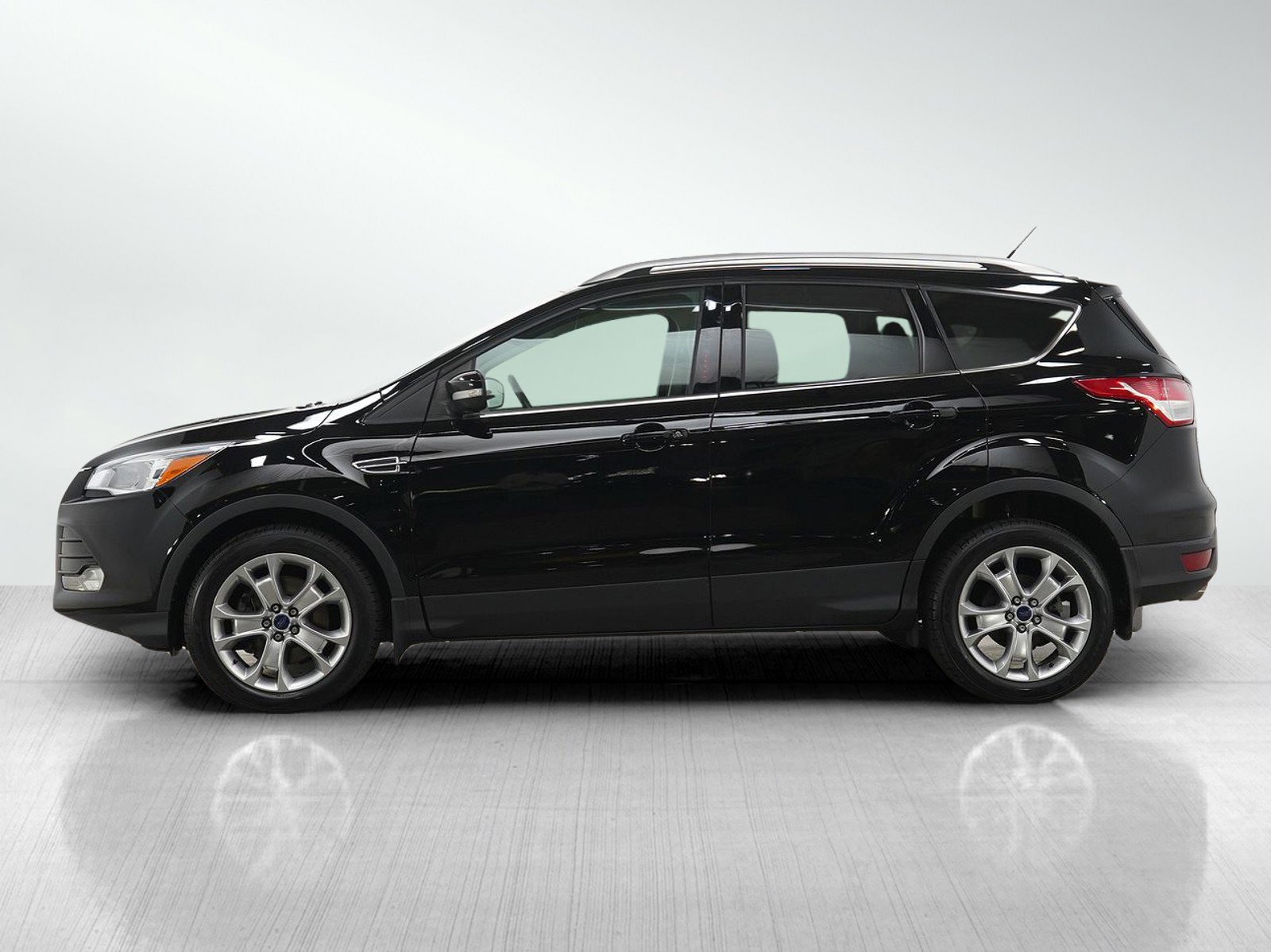Used 2016 Ford Escape Titanium AWD/4WD image 2