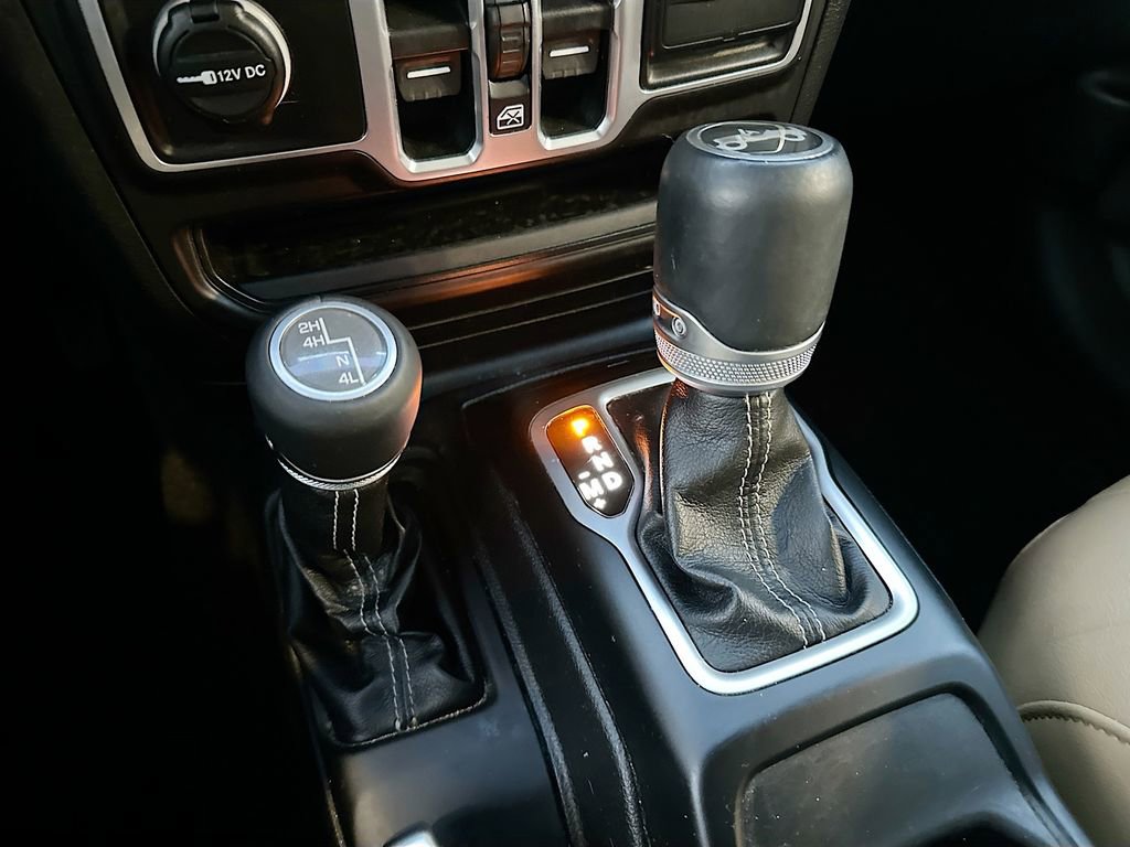 Used 2018 Jeep Wrangler Unlimited Sahara image 21