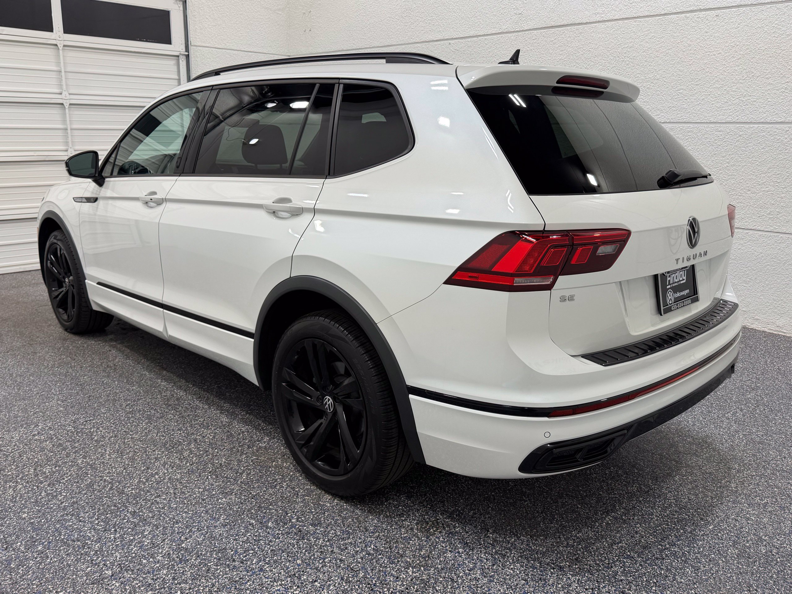 Certified 2023 Volkswagen Tiguan SE R-Line FWD image 4