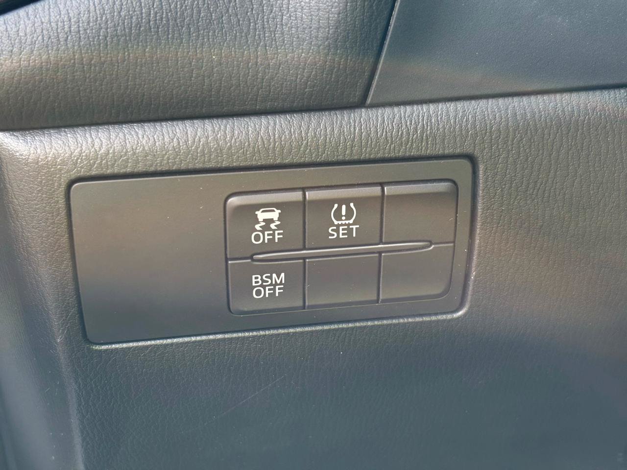 Used 2014 MAZDA MAZDA3 i Touring FWD image 18